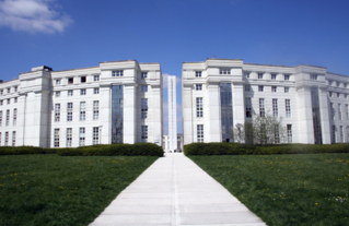 Cergy - Place des Colonnes